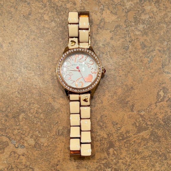 Betsey Johnson Cream and Gold Heart Watch - dead battery - Picture 2 of 6